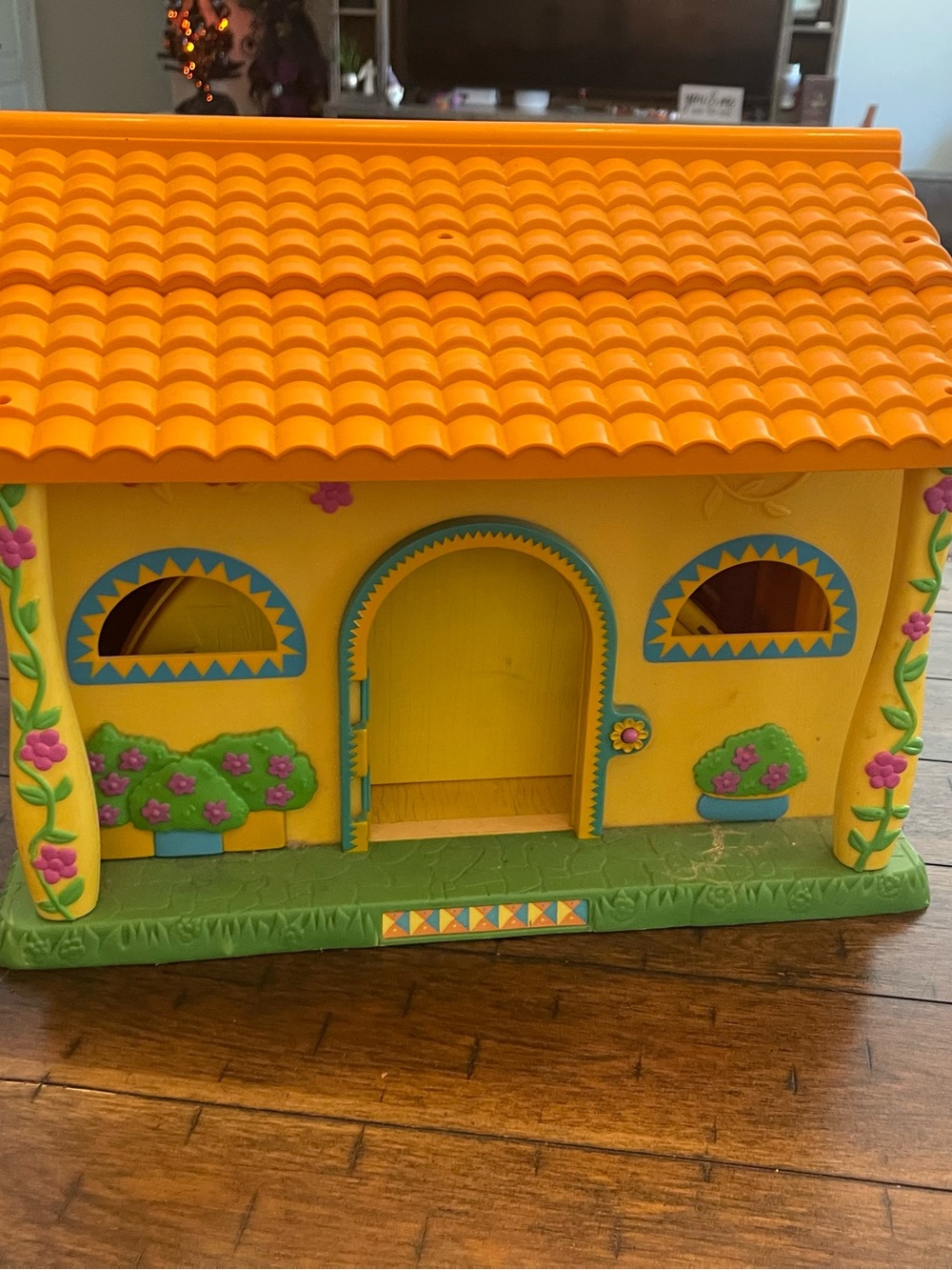 2003 Dora the Explorer Talking Dollhouse (Missing Front Door)